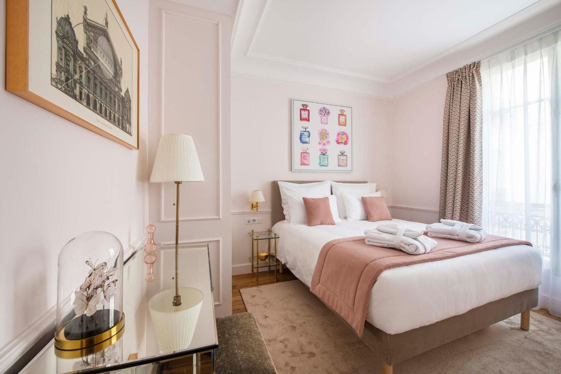 Deluxe Queen Two-Bedroom QUARTZ ROSE