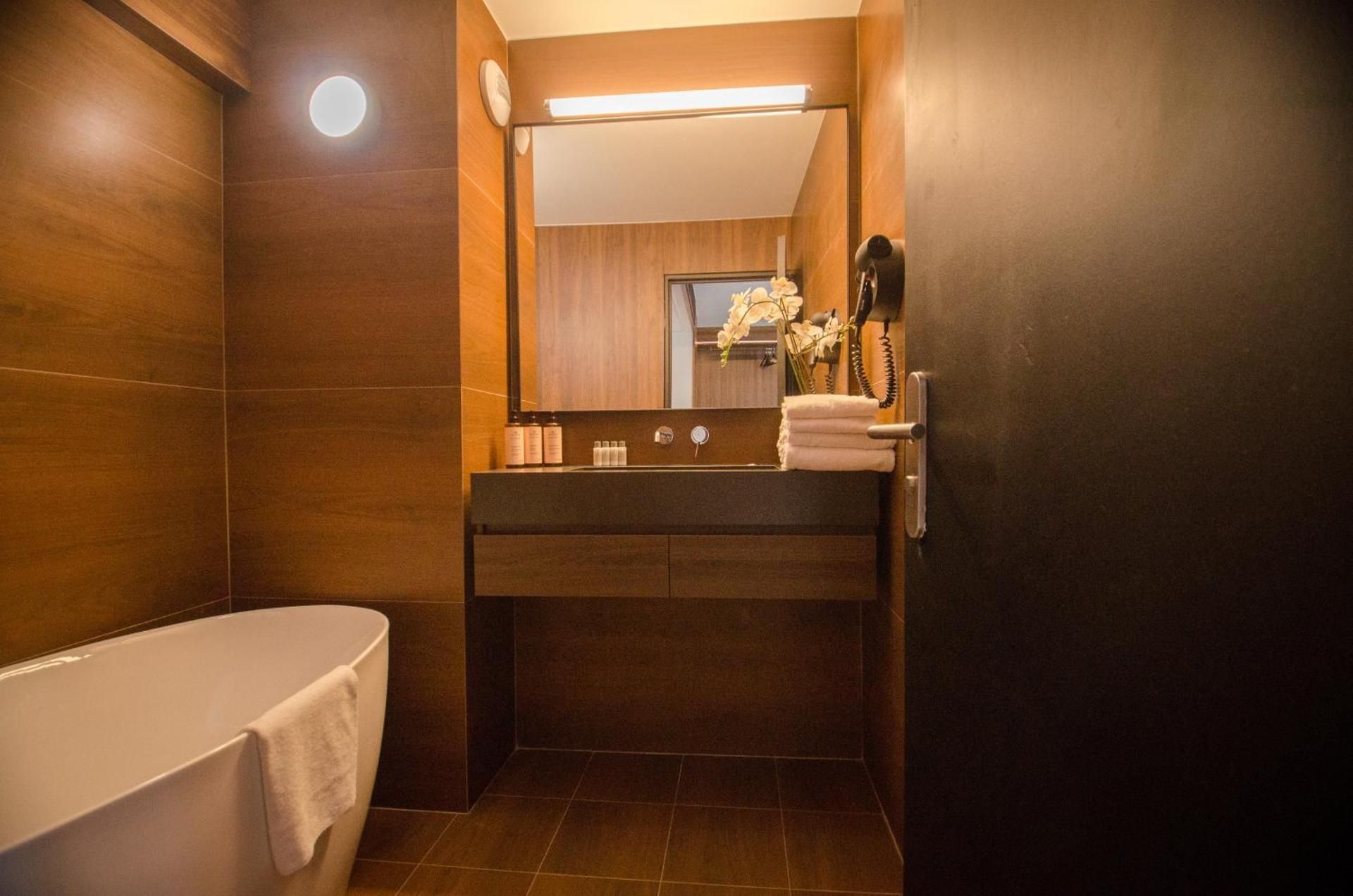 Suite - 1 Room - 1 Queen Bed