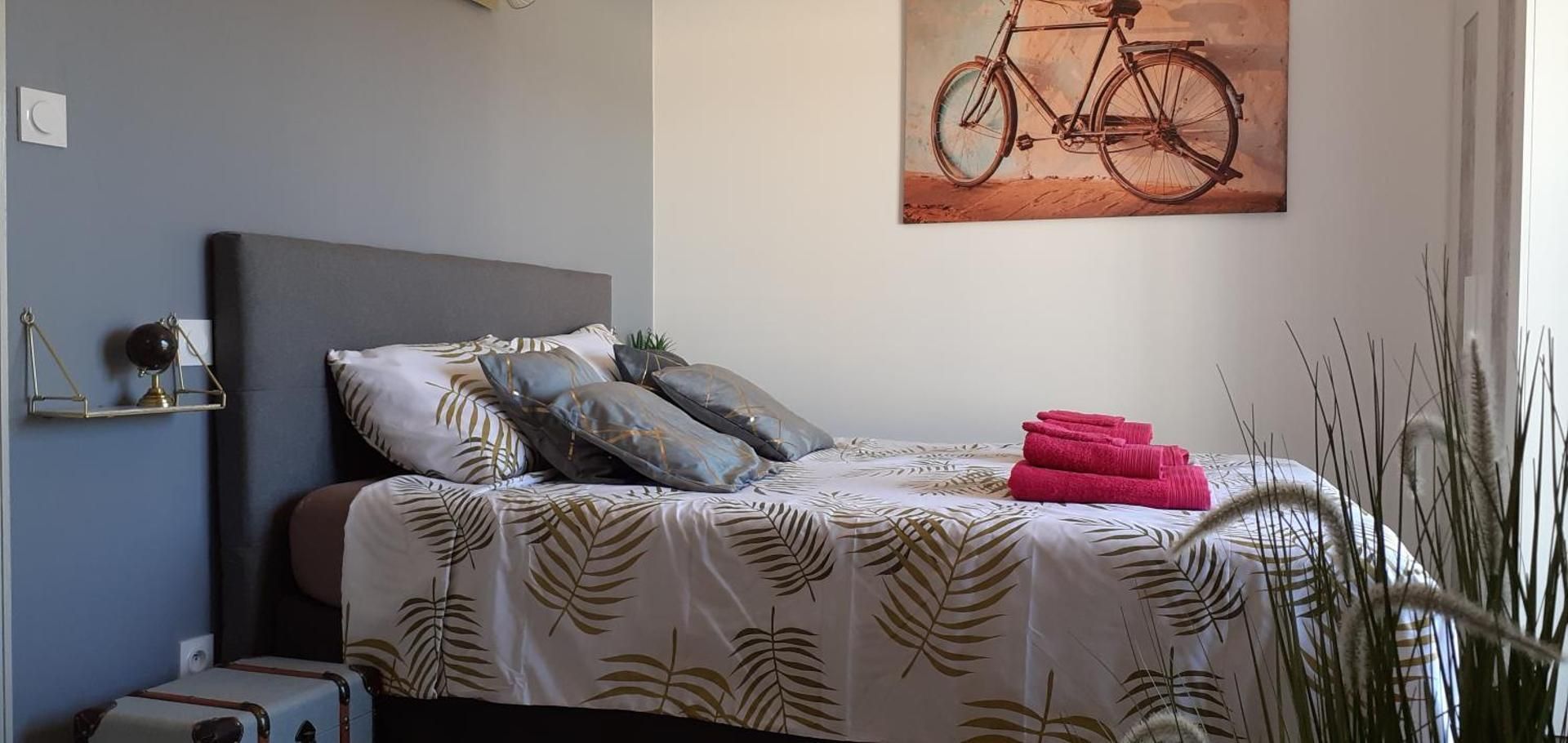 Queen Room with Garden View