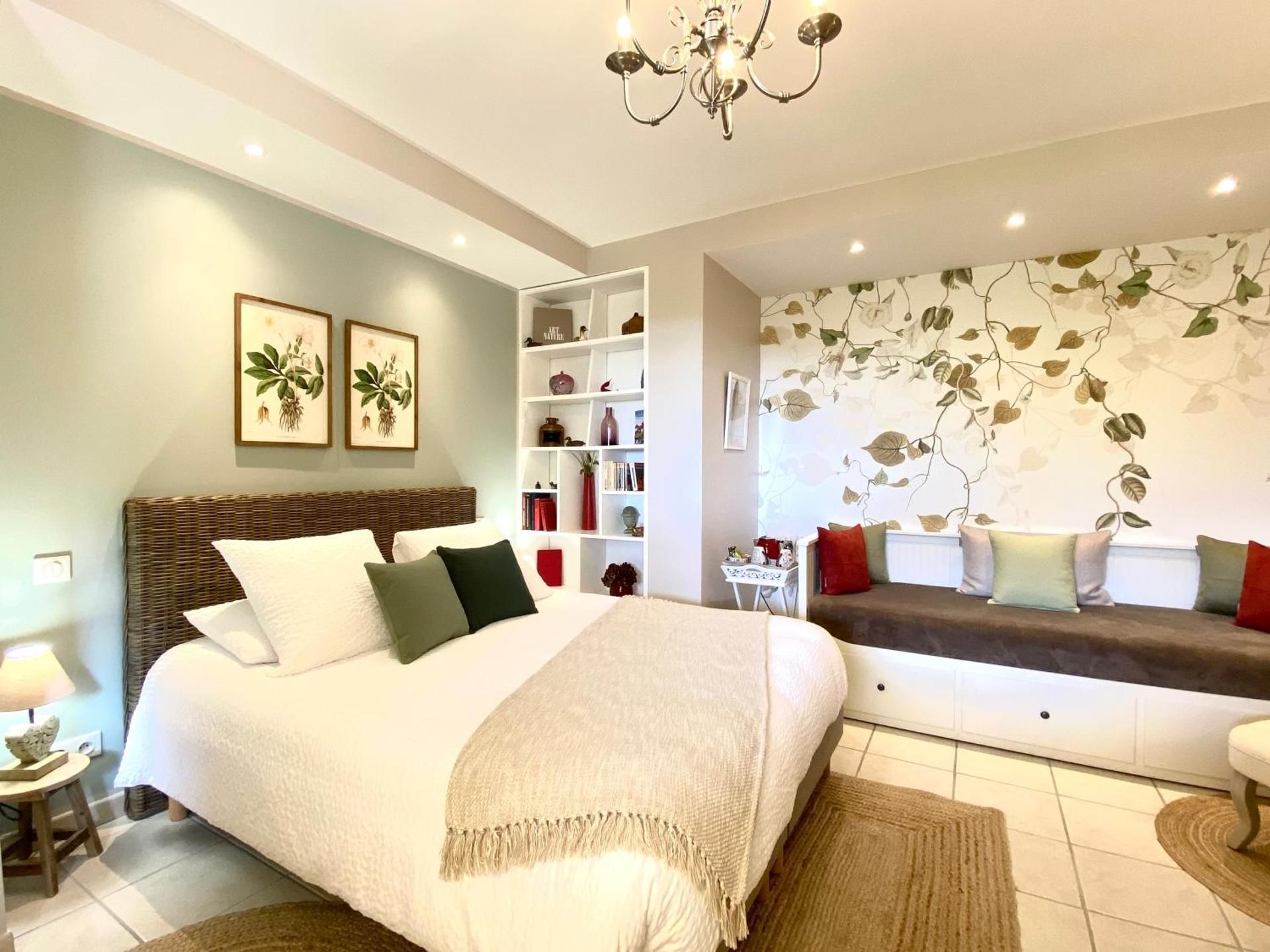 Standard Queen Room