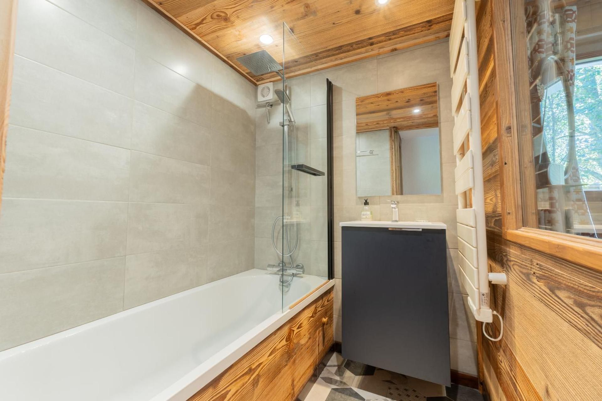 Three-Bedroom Apartment with Mountain View