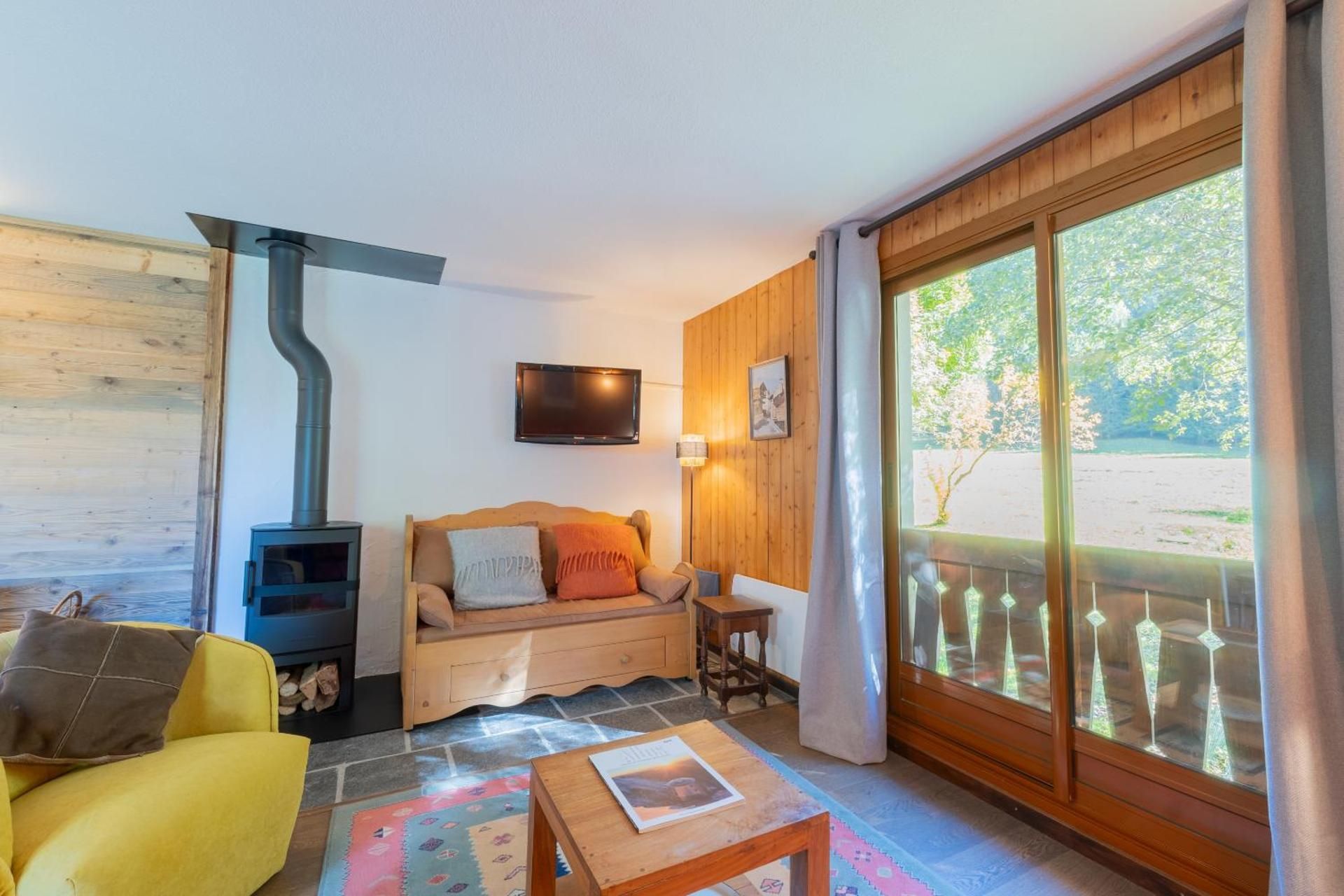 Three-Bedroom Apartment with Mountain View