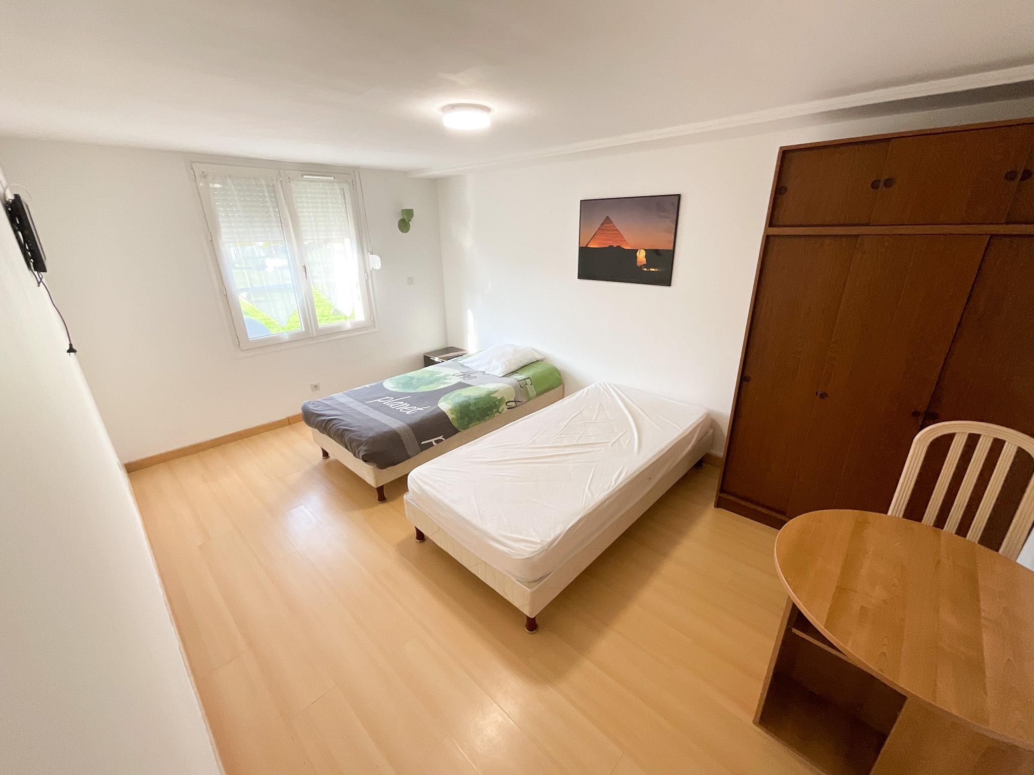 Dary Locations Appartement-Douche-Vue sur la cour-Famille