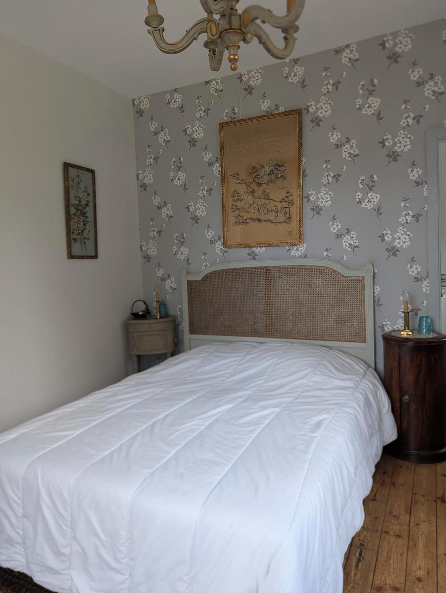 Chateau De Chaunac Standard Queen Room