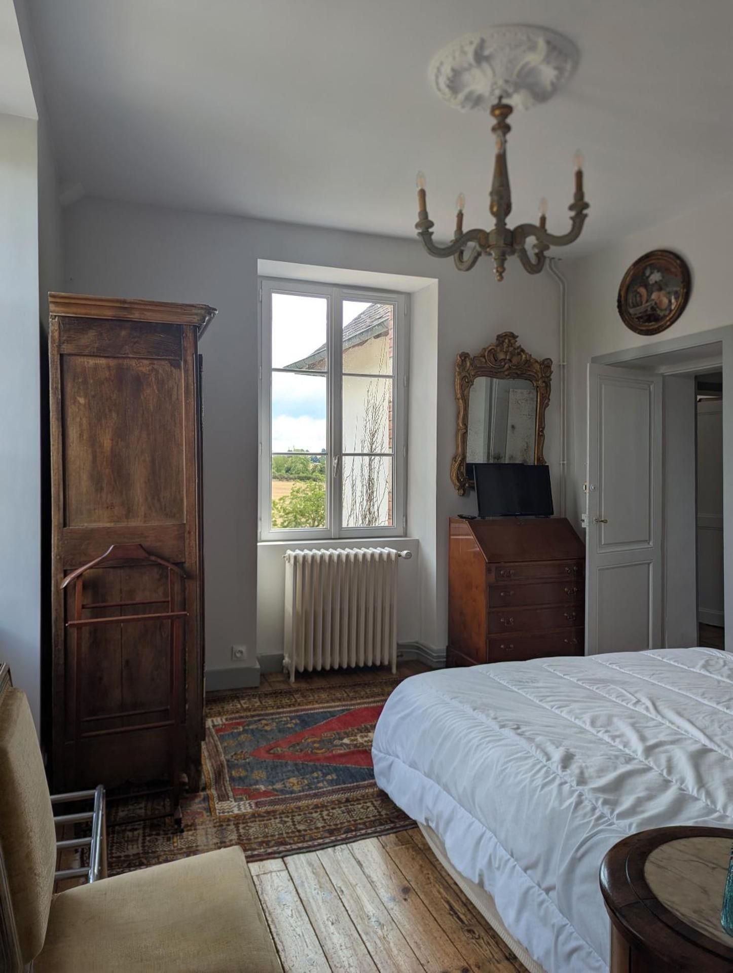 Chateau De Chaunac Standard Queen Room 3