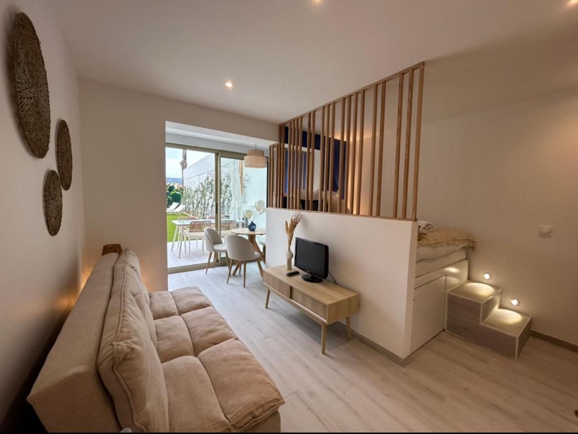 Apartment with Garden View