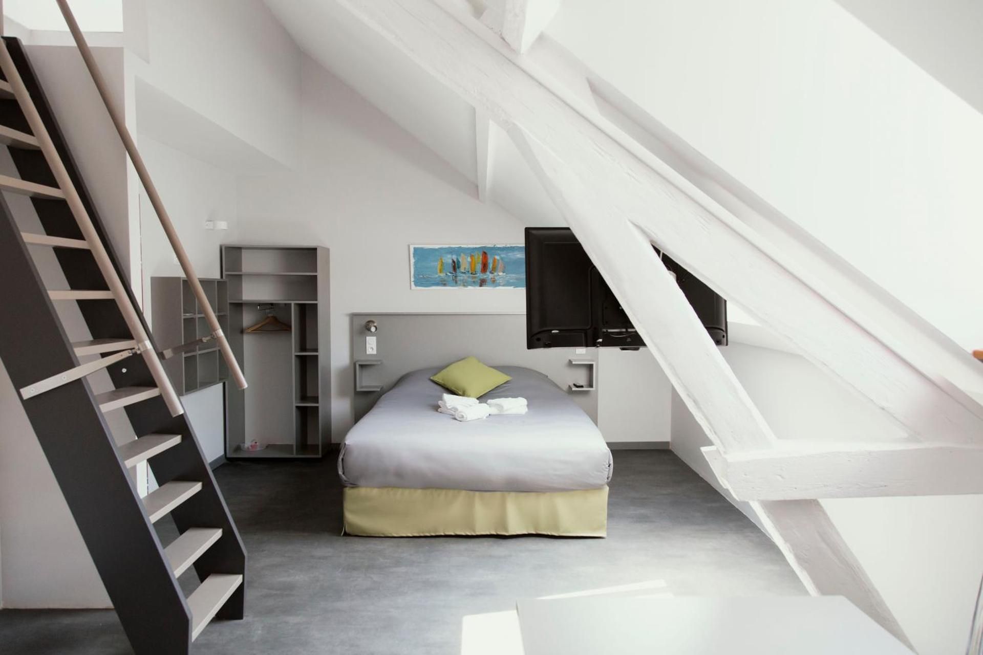 Studio - Split Level
