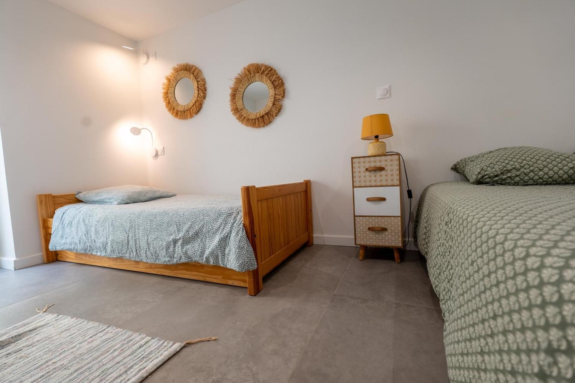 Basic Triple Room with Shared Bathroom