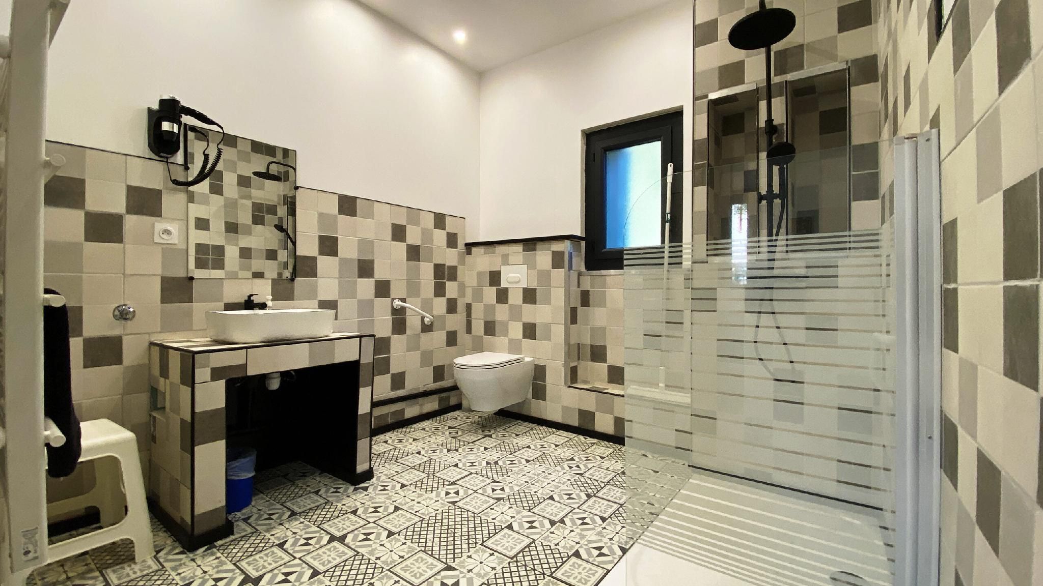 Suite-Famille-campagnarde-Salle de bain privée séparée-Vue sur Jardin