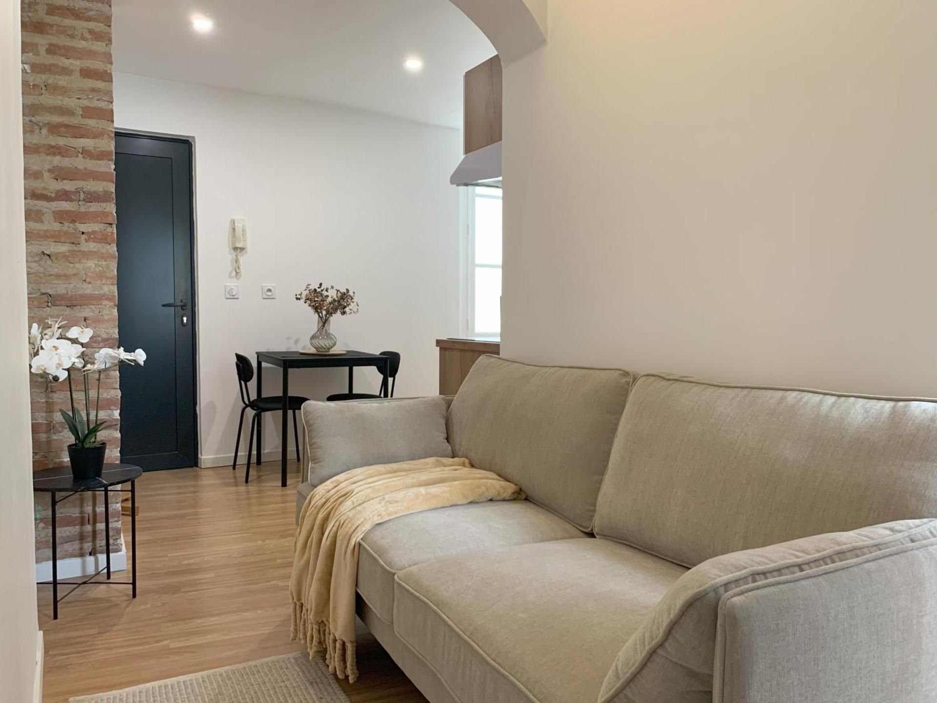 One-Bedroom Apartment