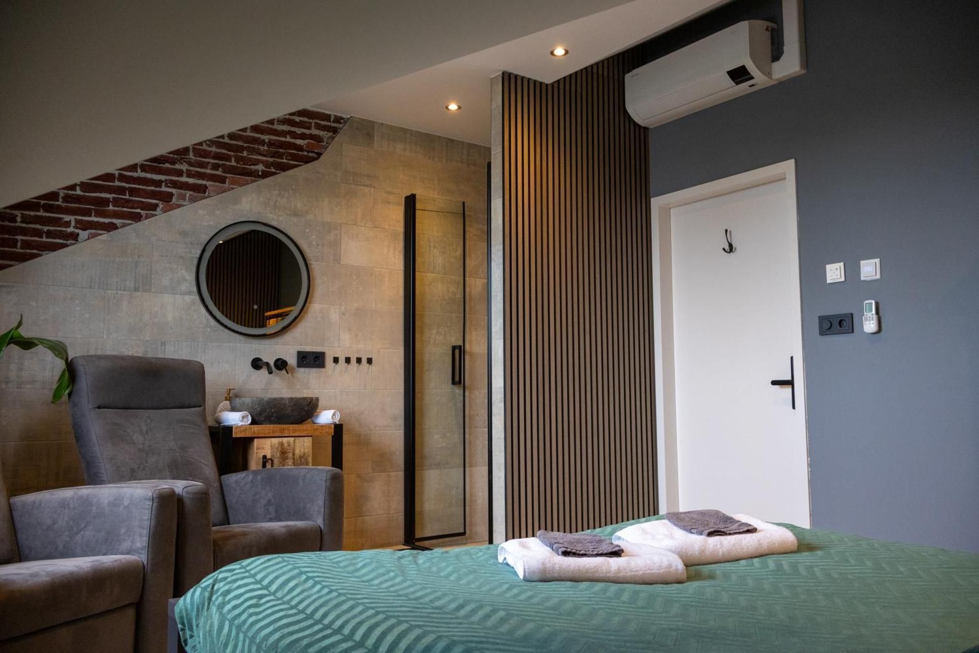 Double Room with Shared Toilet