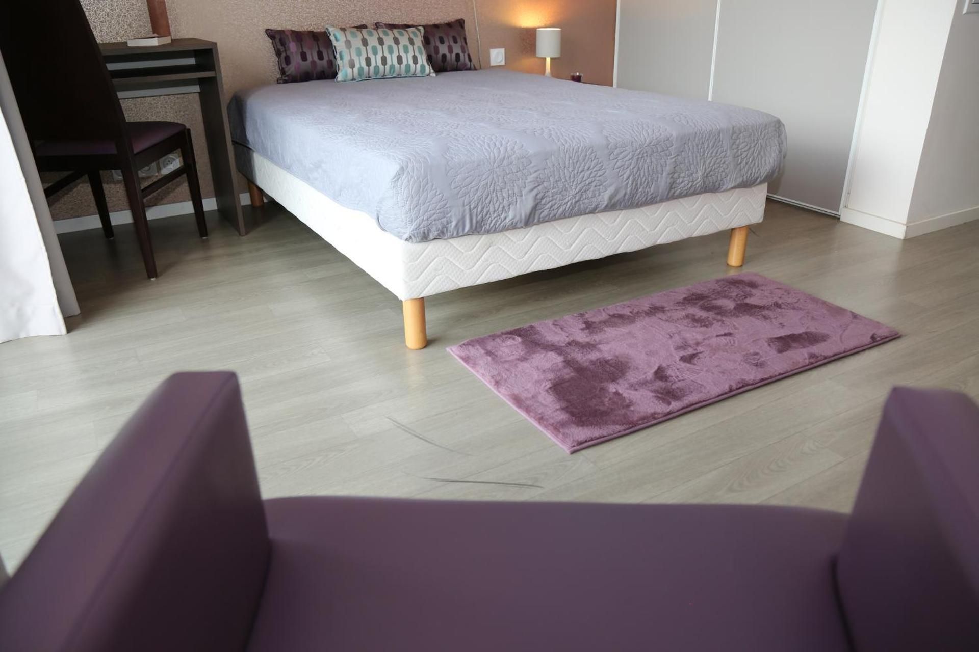 One-Bedroom Deluxe Apartment