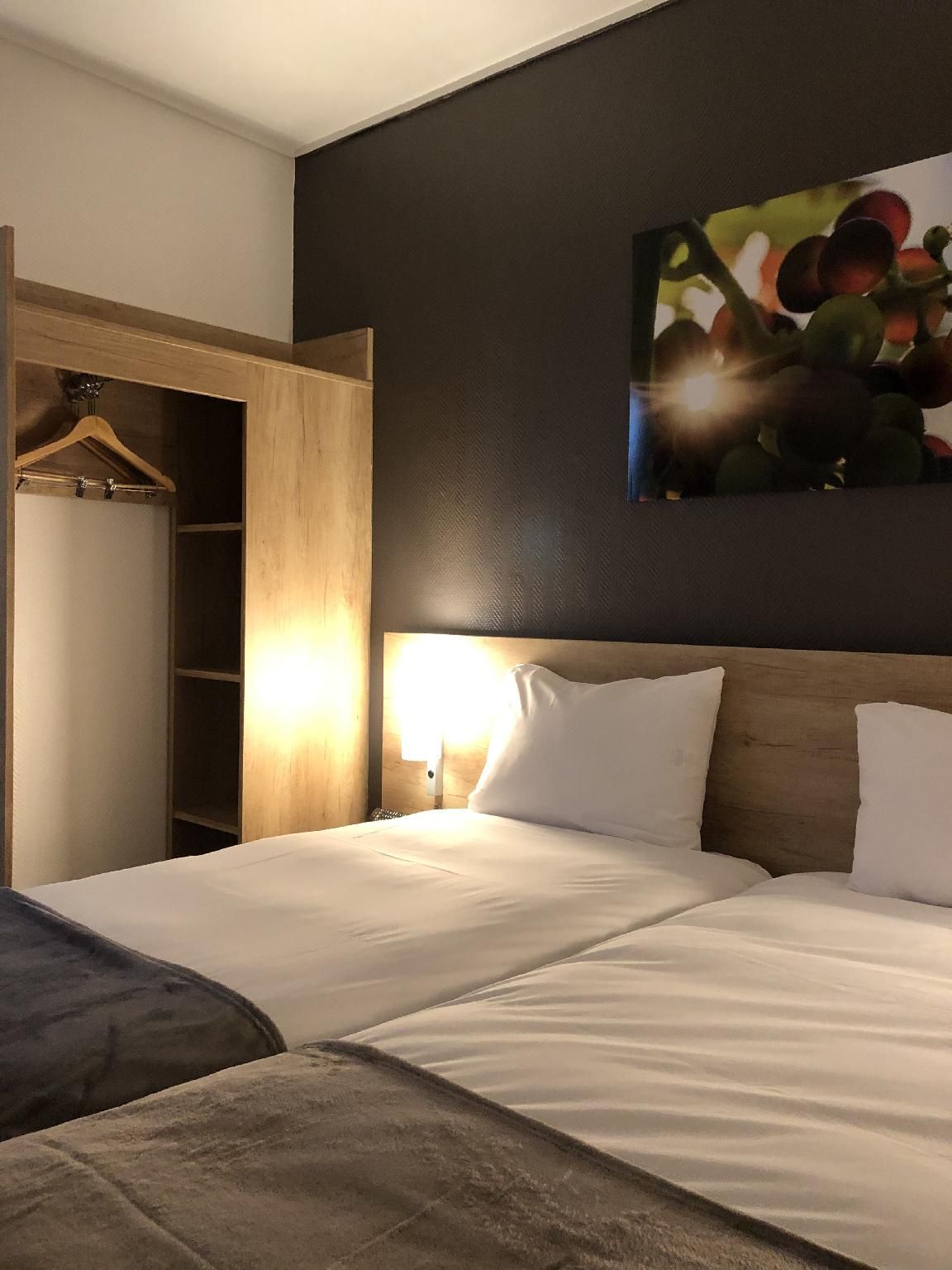 Standard Twin - 2 Single Beds