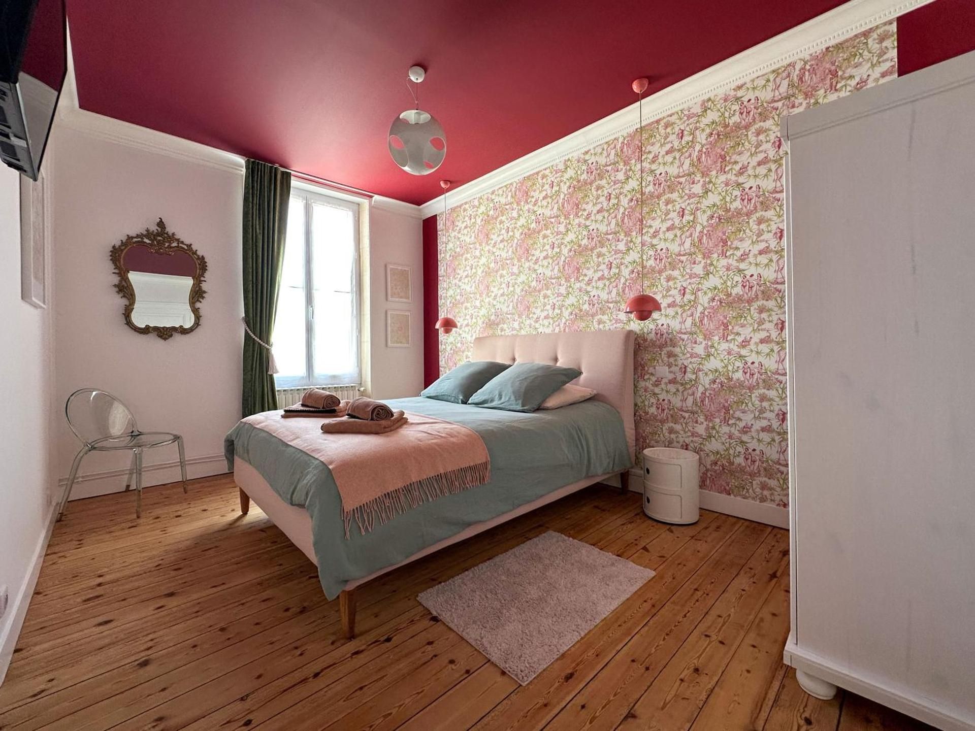 Queen Room with Garden View