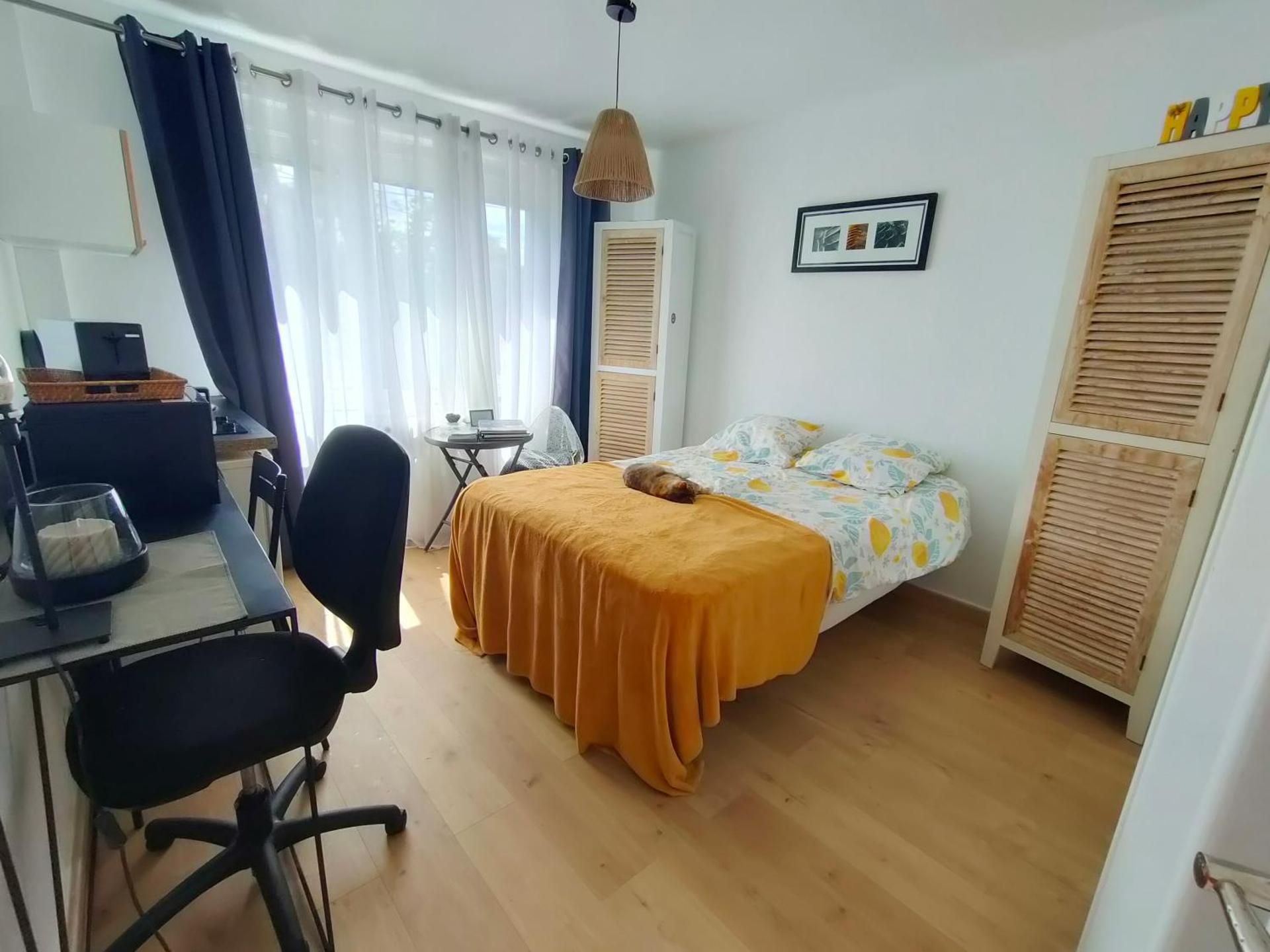 Deluxe Studio