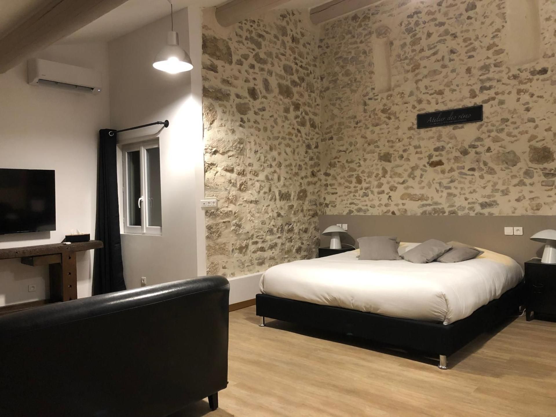 Deluxe Studio