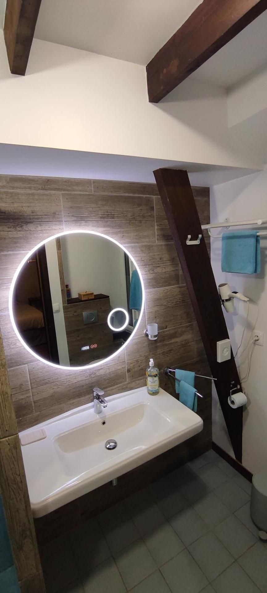 Le Petit Moulin Rouge Double or Twin Room with Private Bathroom 3