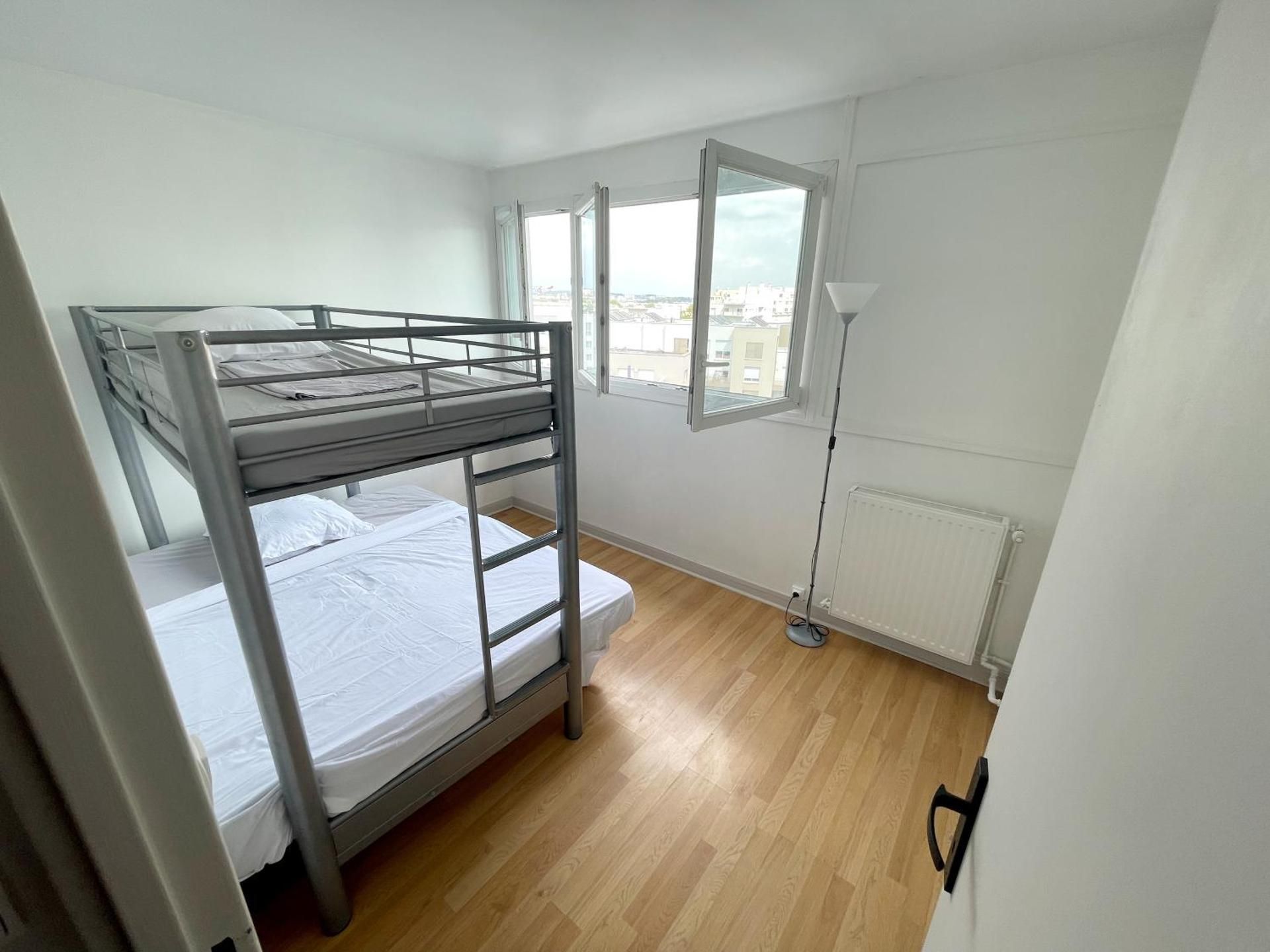Mixed Dormitory Room
