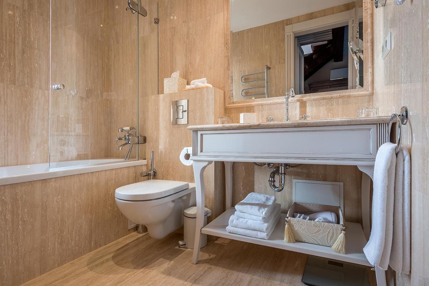 Luxury Family Suite