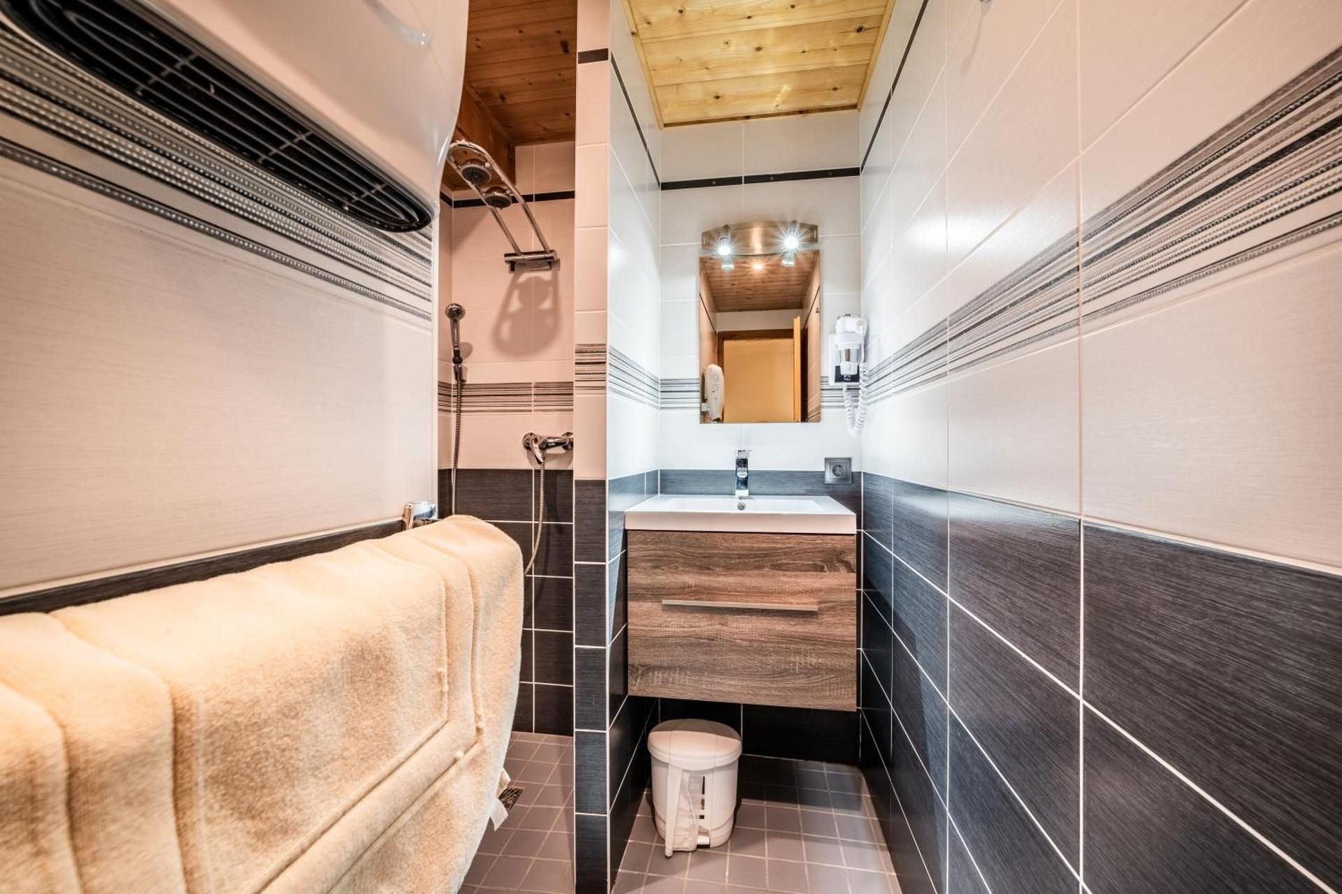 Superior One-Bedroom Apartment with Balcony