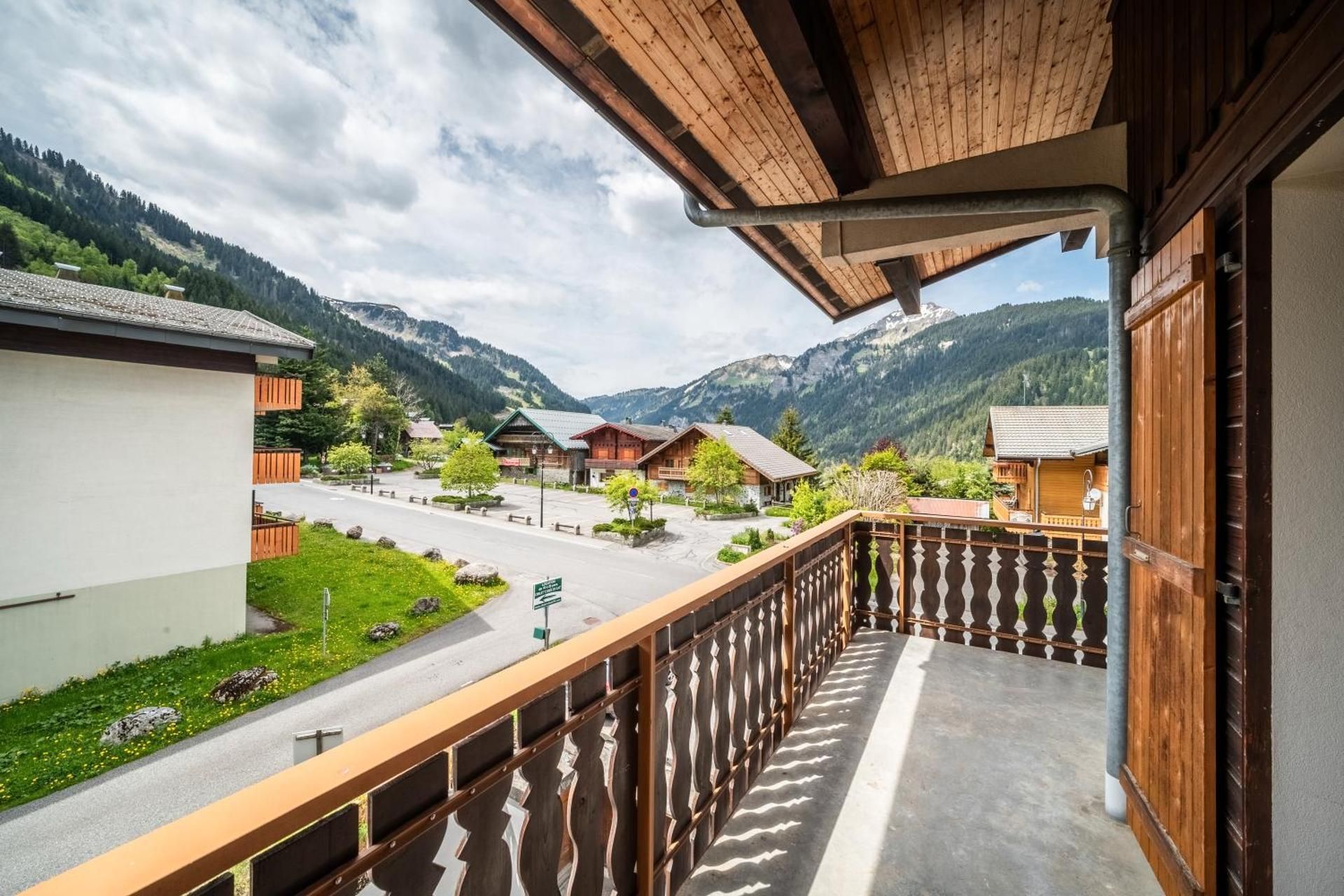 Two-Bedroom Apartment with Mountain View