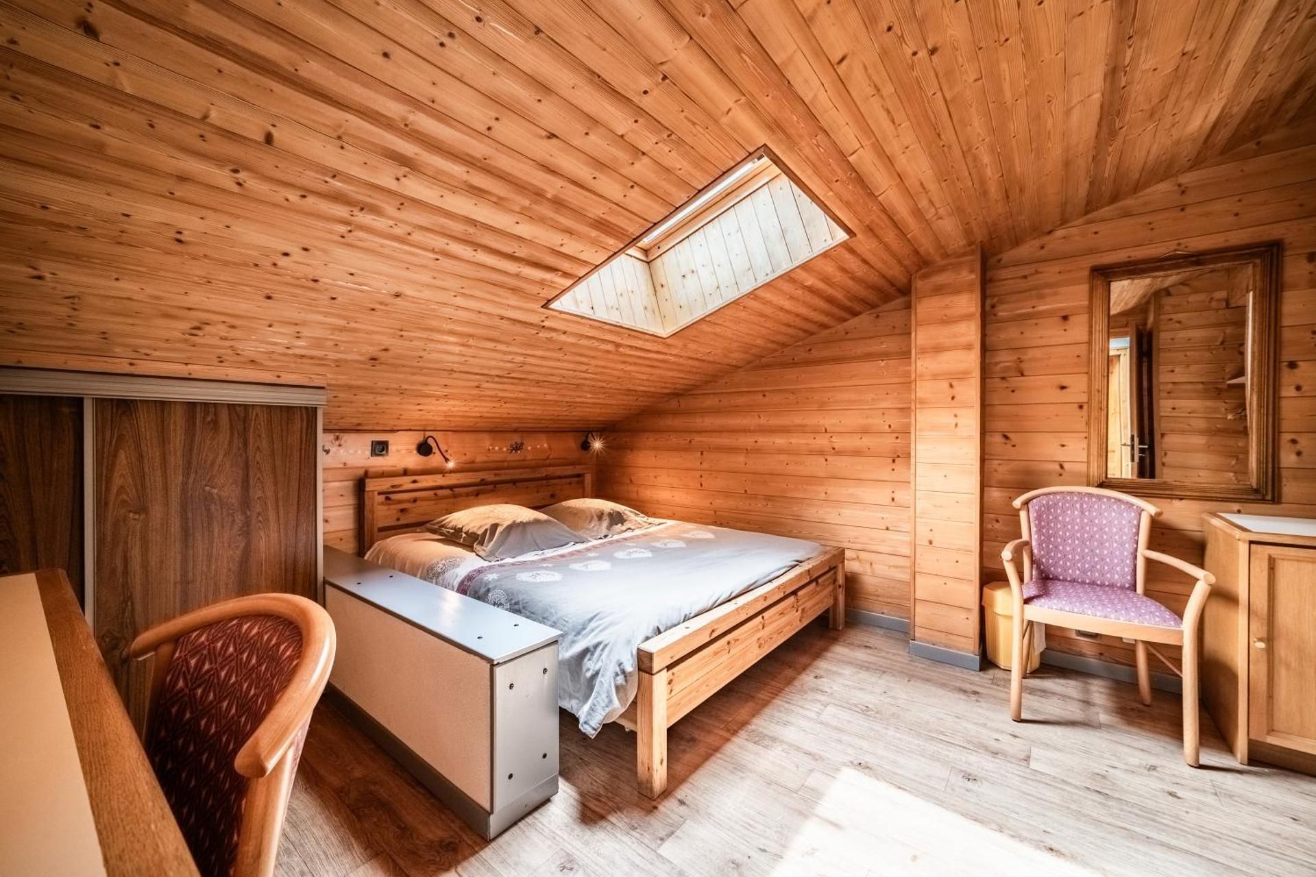Two-Bedroom Deluxe Apartment with Balcony