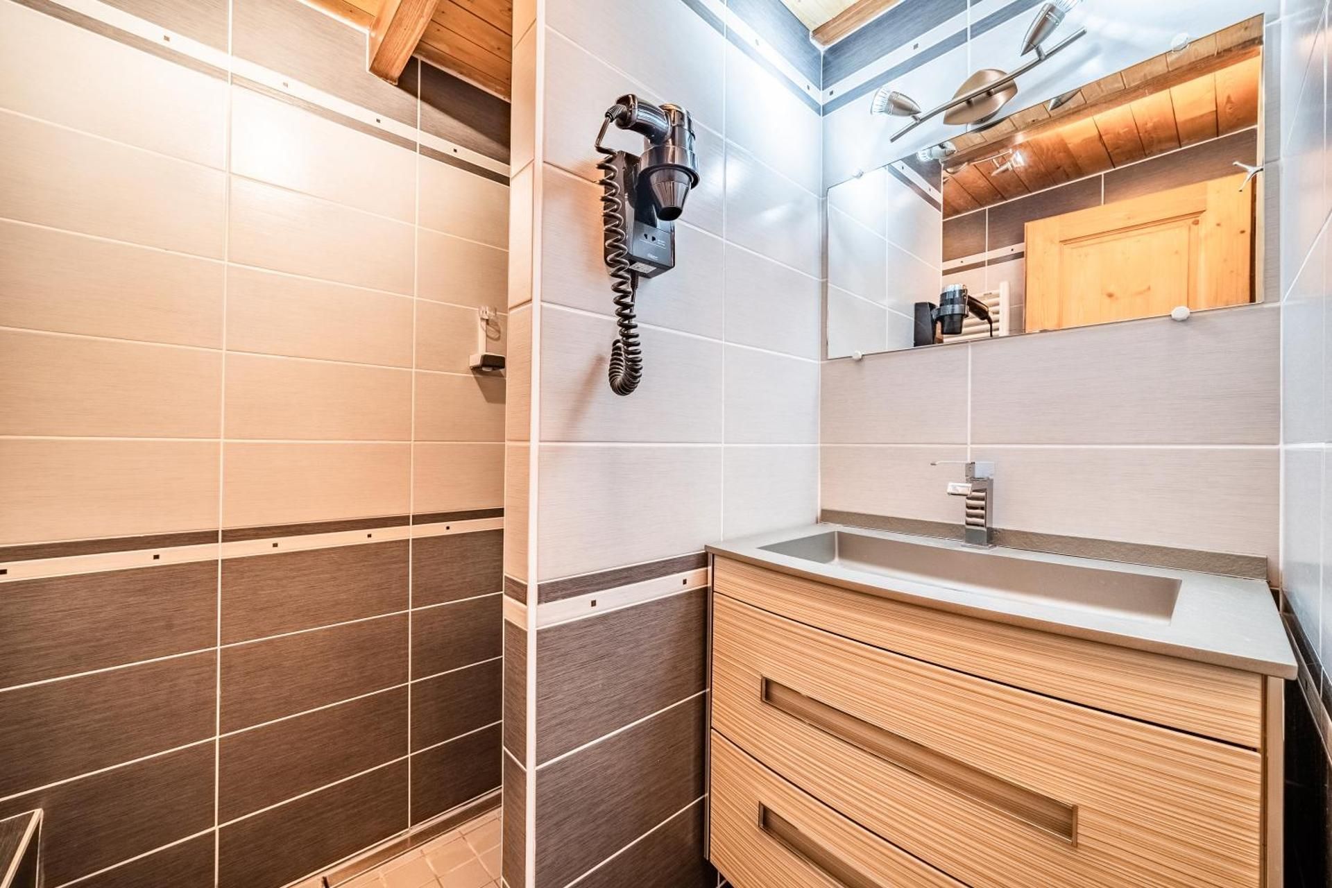 Two-Bedroom Deluxe Apartment with Balcony