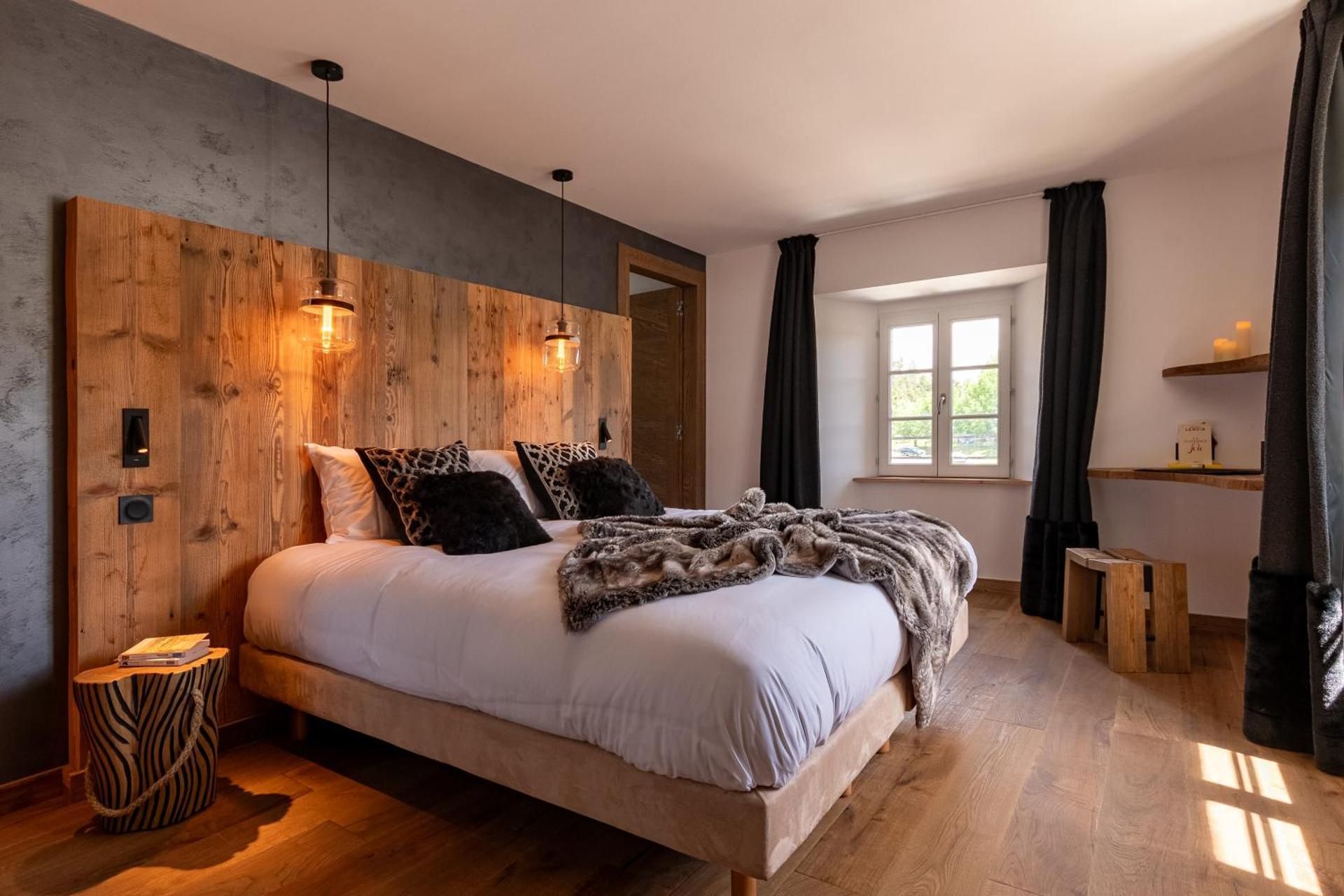 King Studio with Sofa Bed