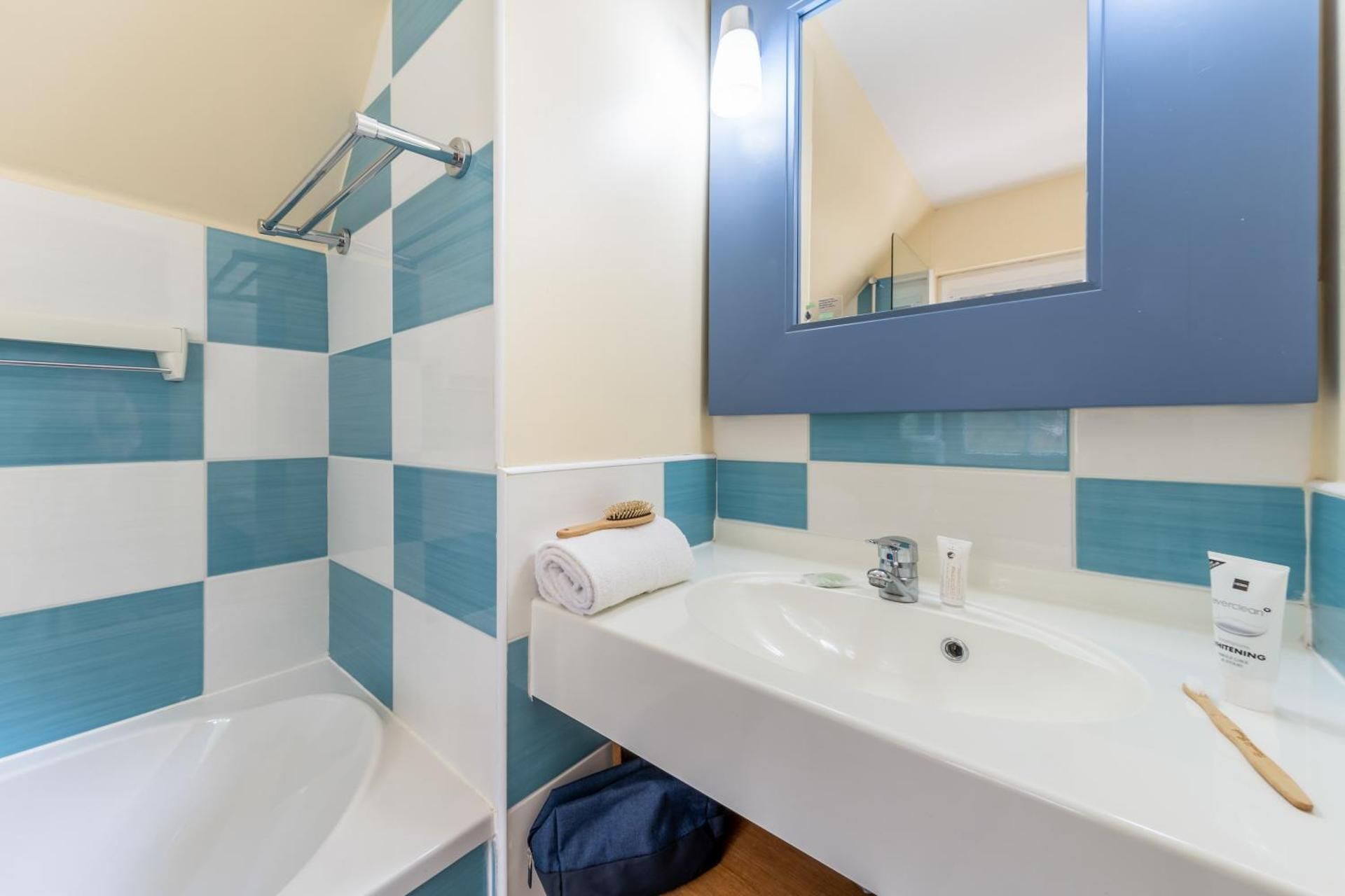 Two-Bedroom House with Terrace (6 People) - Maisons de la Plage Area