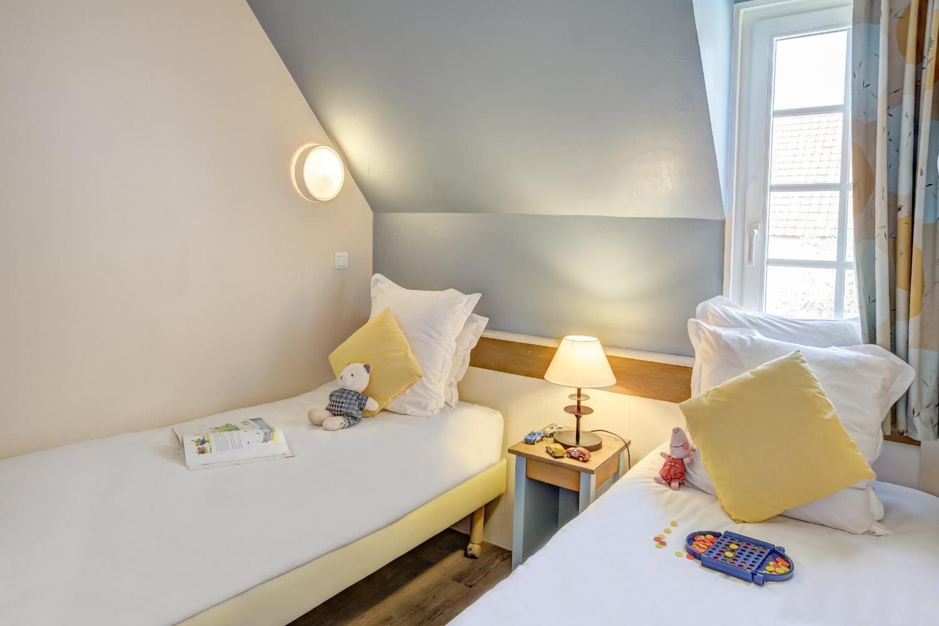 Two-Bedroom House with Sleeping Alcove and Terrace (8 People)
