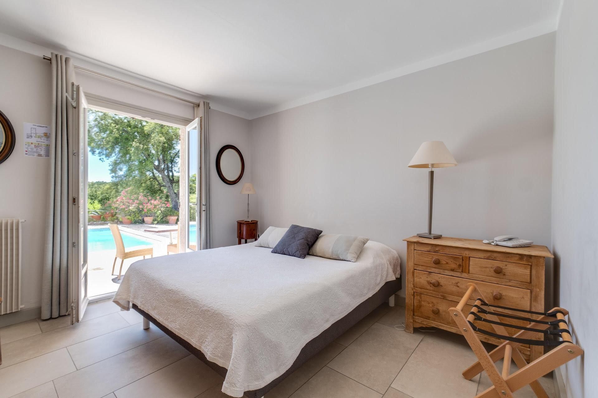 Chambre double sud accès terrasse