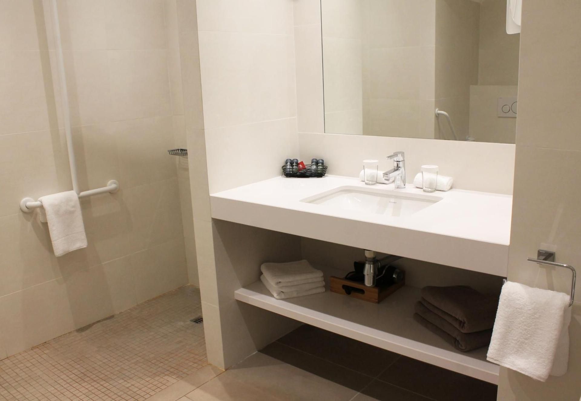One-Bedroom Deluxe Apartment with Garden