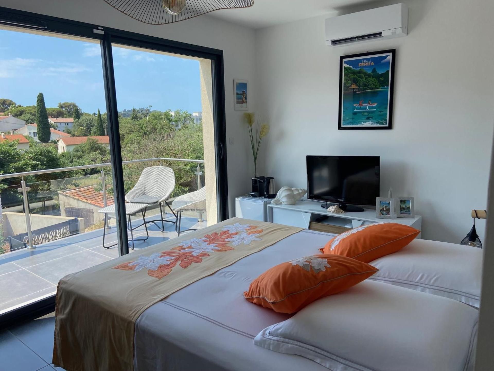 Queen Room with Pool View