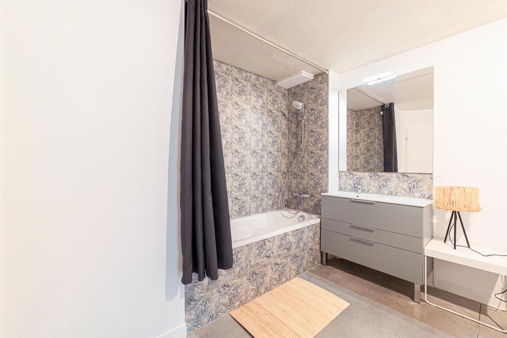 Three-Bedroom Deluxe Apartment