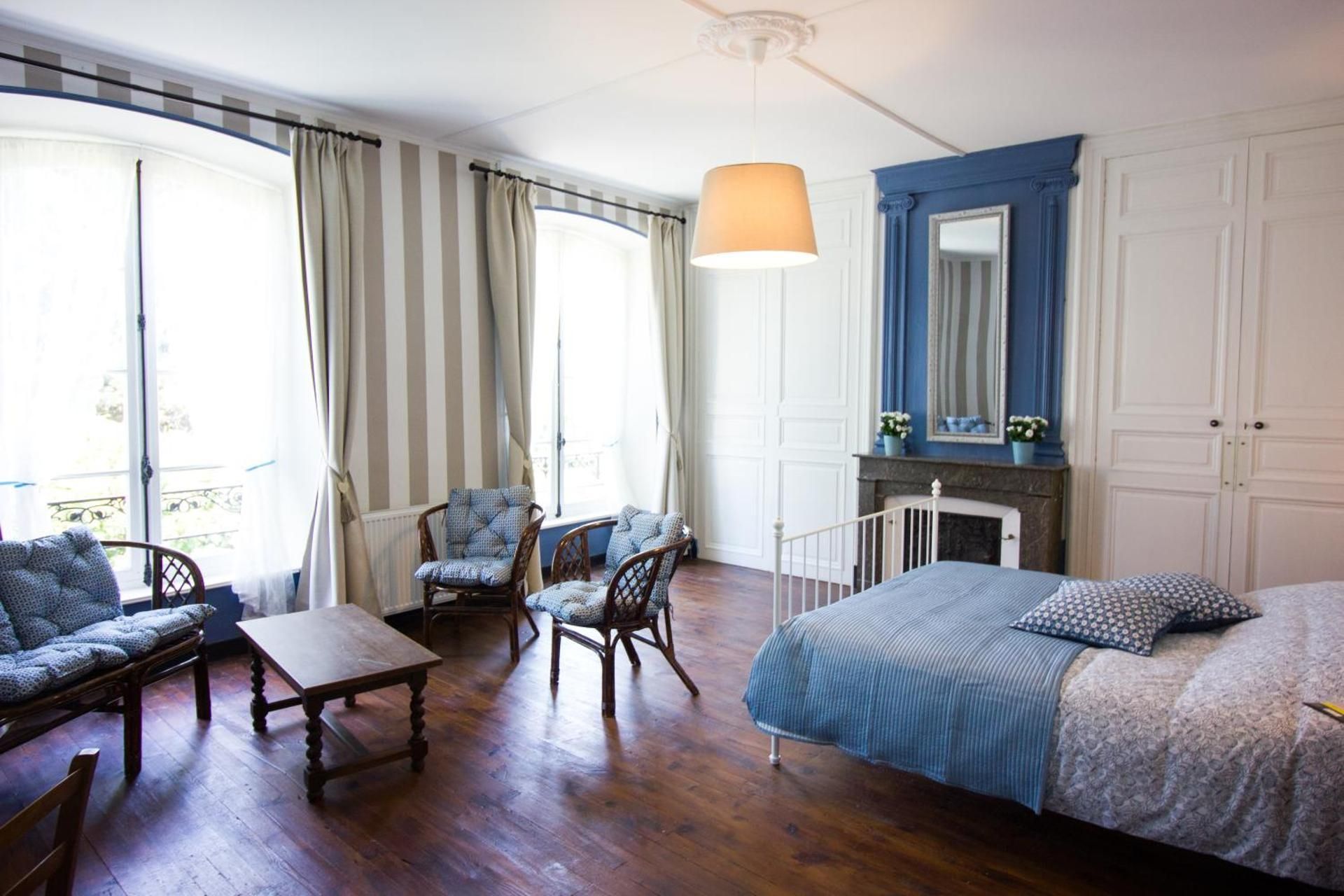 Deluxe Family Room