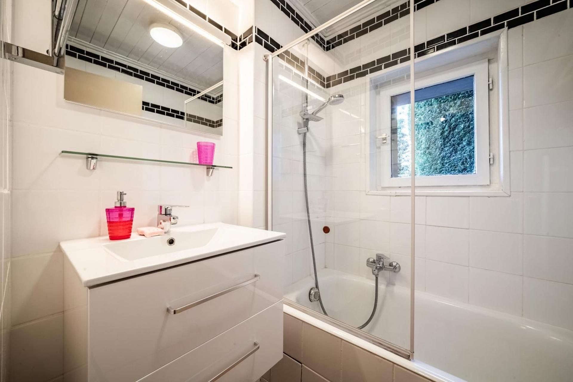 Superior One-Bedroom Apartment