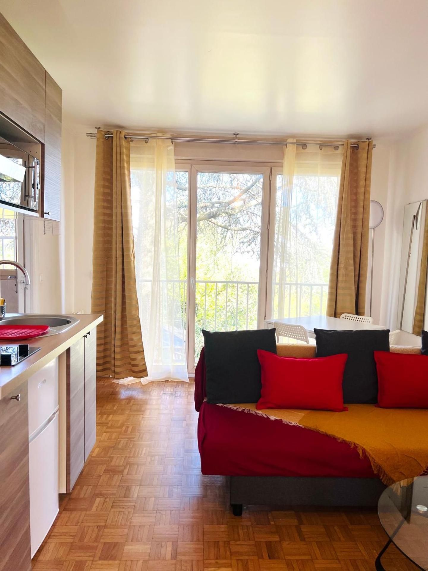 One-Bedroom Apartment