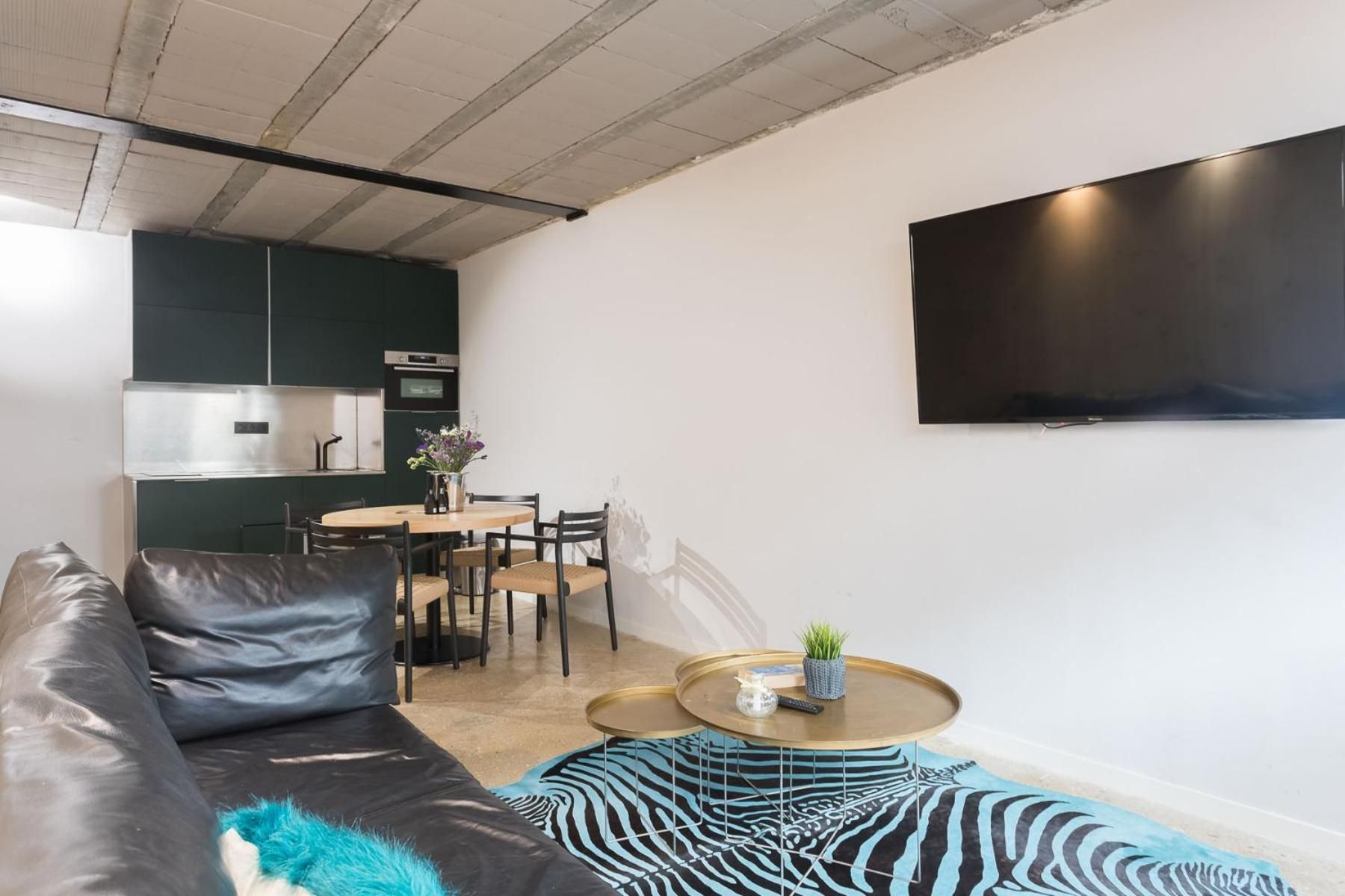 Apartment with Garden View
