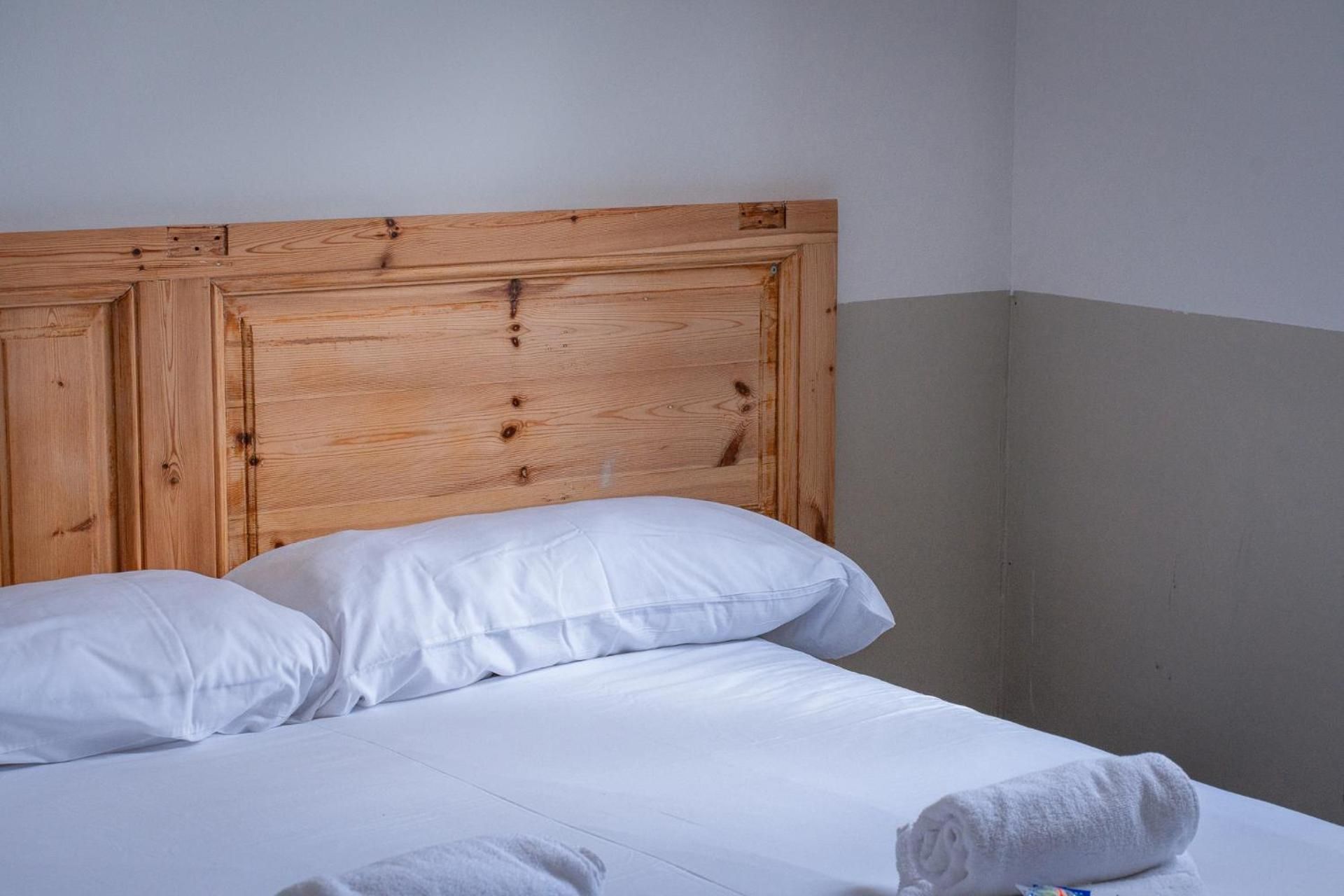 Verdi 254 Double - Shared Bathroom 2