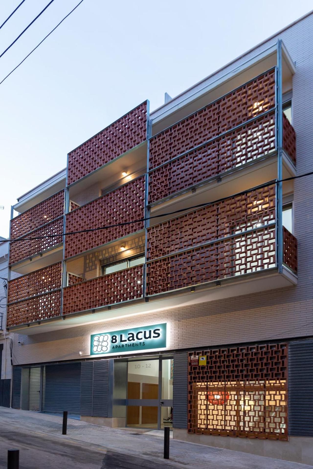 8 lacus duplex