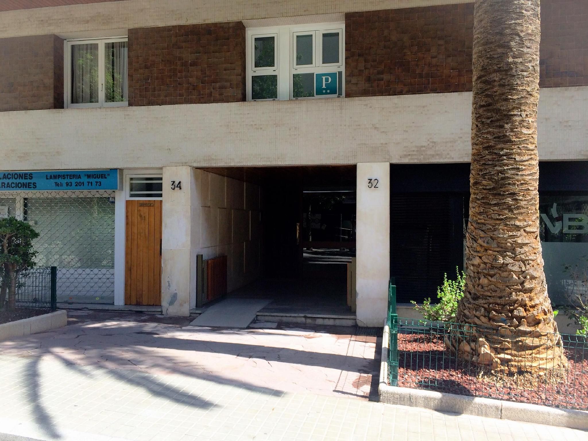 Barcelona City Street Hostal