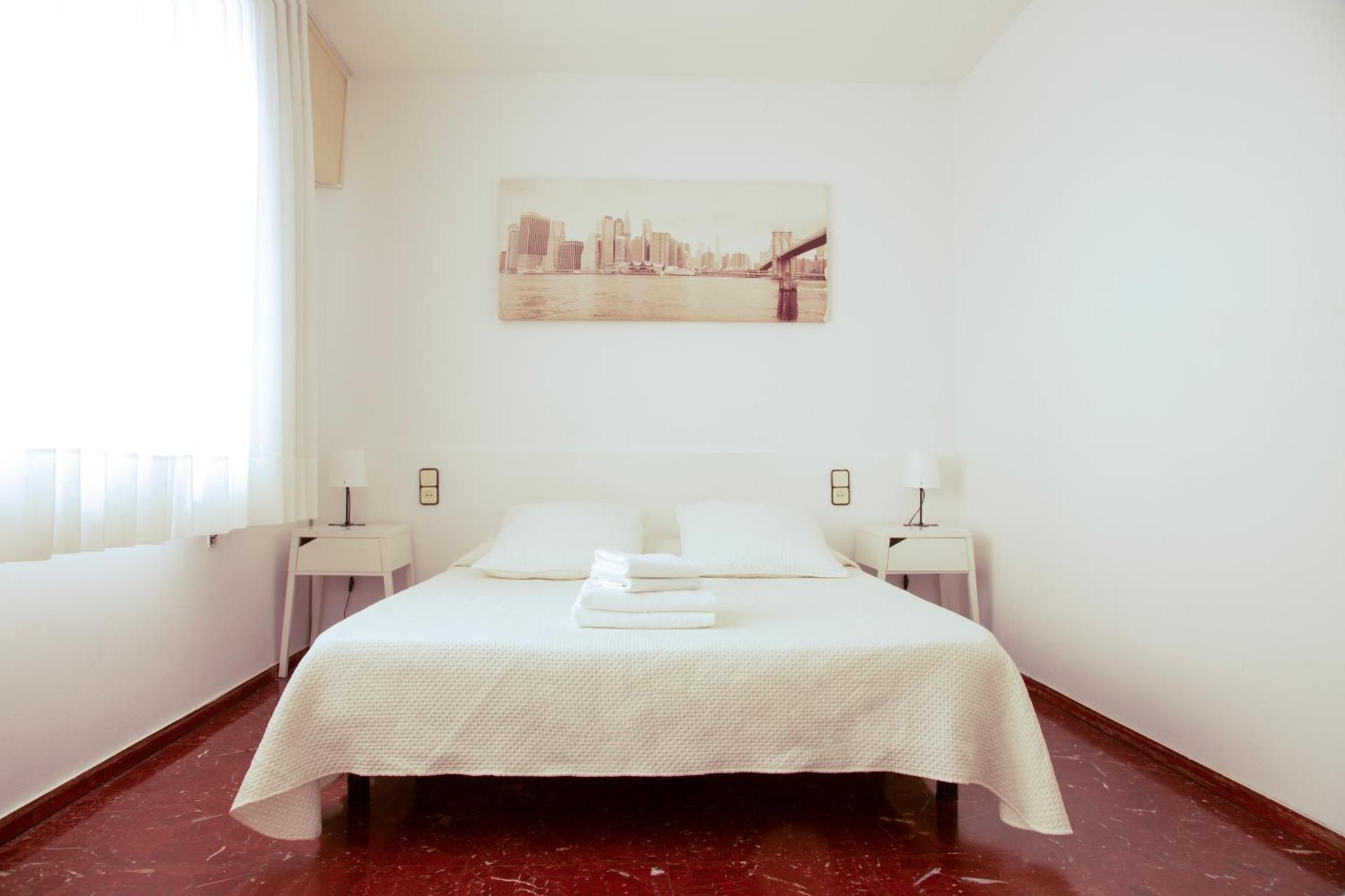 Barcelona City Street Hostal Double or Twin Room with City View
