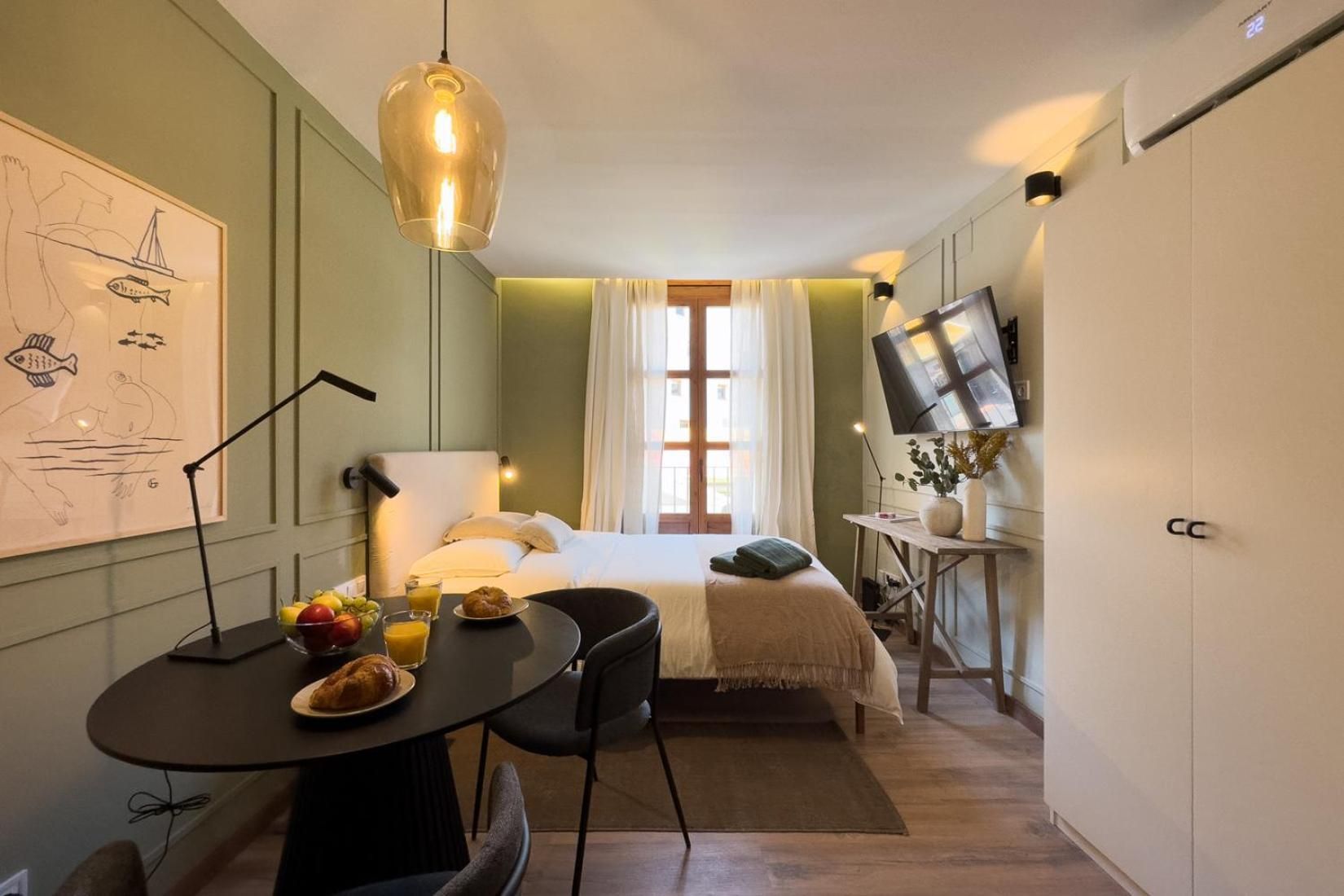 Studio Apartment with Balcony