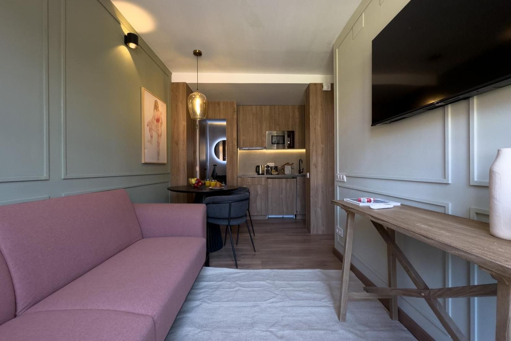 One-Bedroom Apartment with Balcony