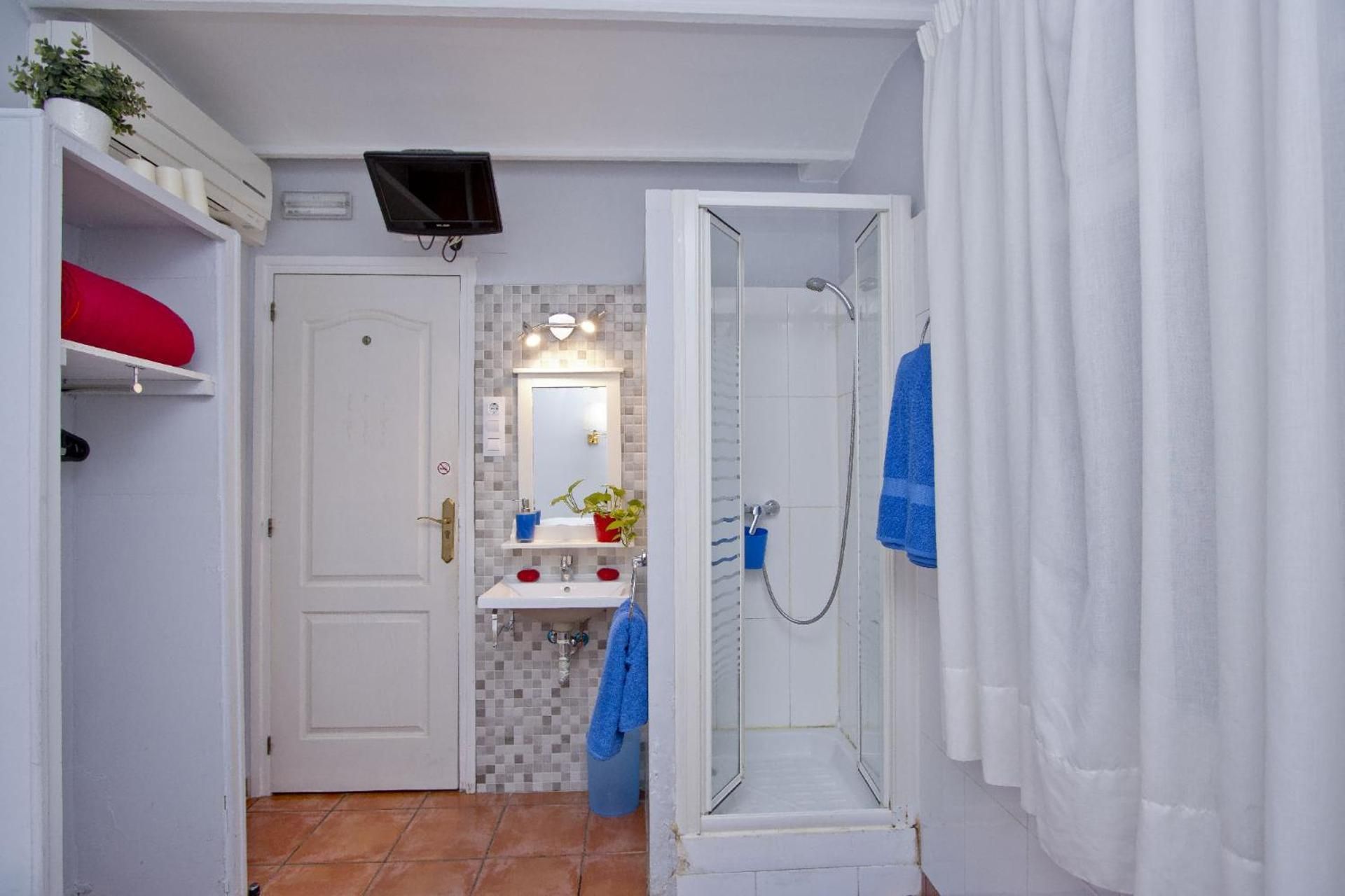 Single Room with Private External Bathroom