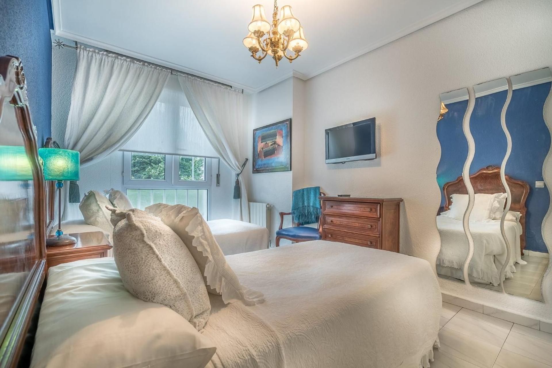 Apartment (3 Adults)