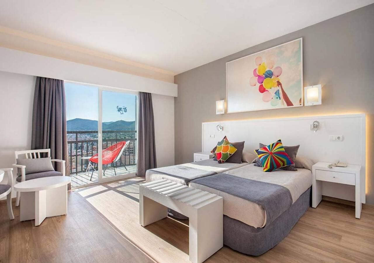 Double or Twin Room with Side Sea View