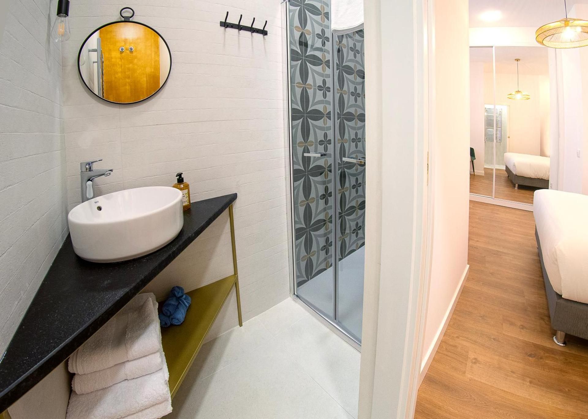DELUXE APARTMENT