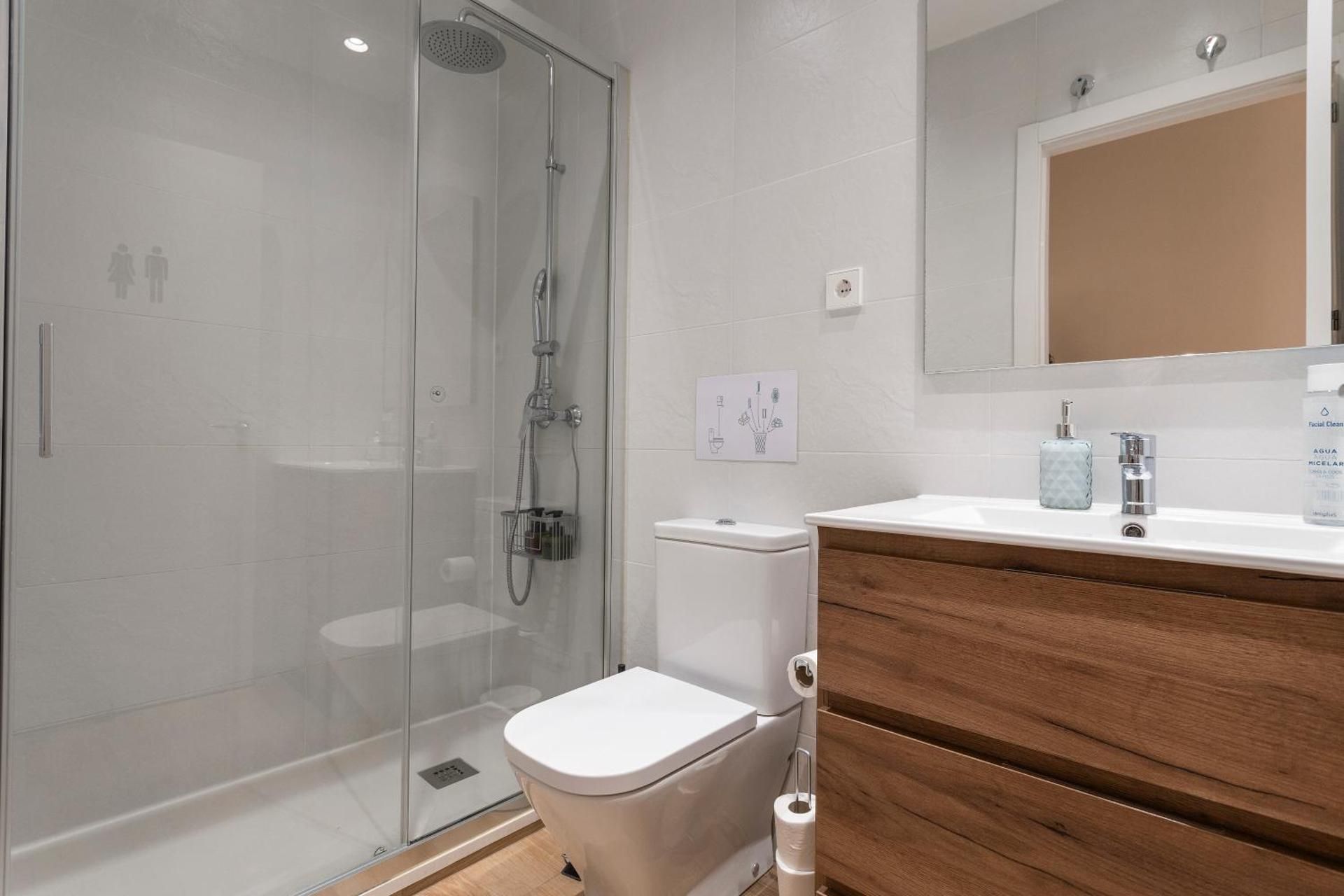 4 Bears Sharehome Queen Room 3