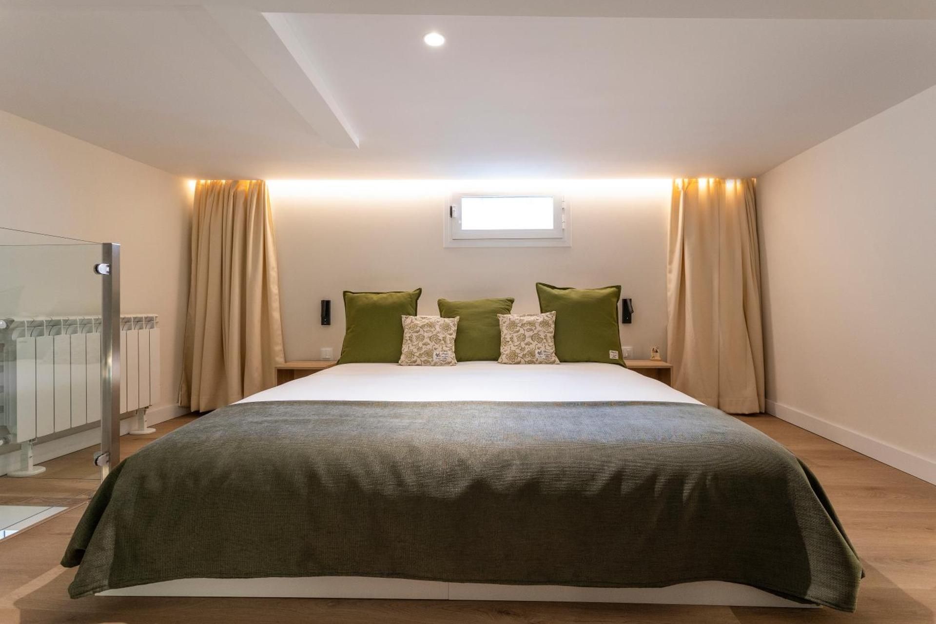 4 Bears Sharehome Deluxe Double Room with Bath 2